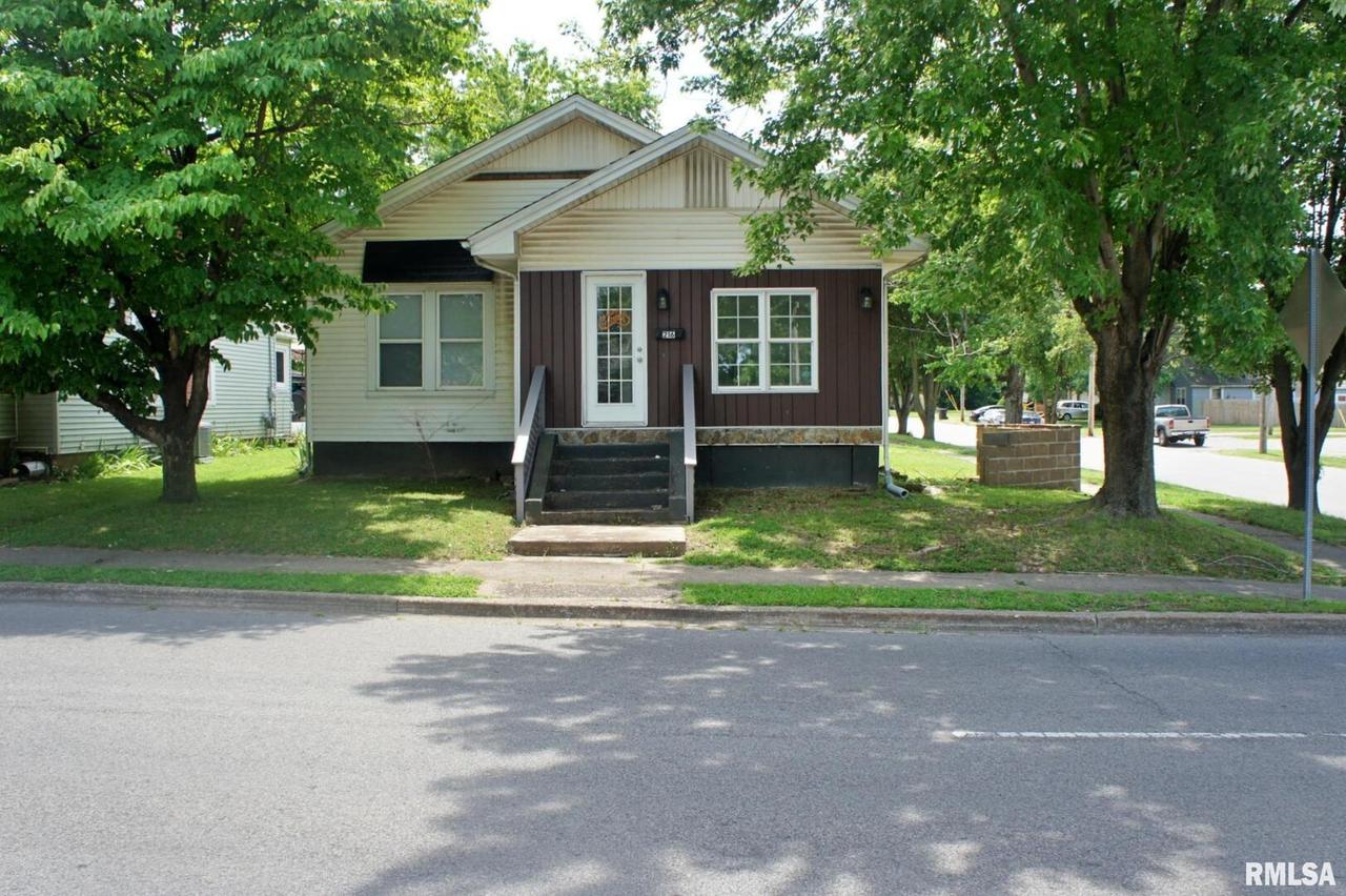 216 W 10th St., Metropolis, IL 62960