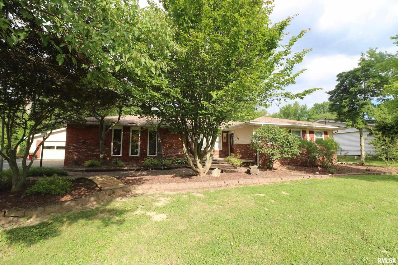 303 S Greenbriar Rd., Carterville, IL 62918