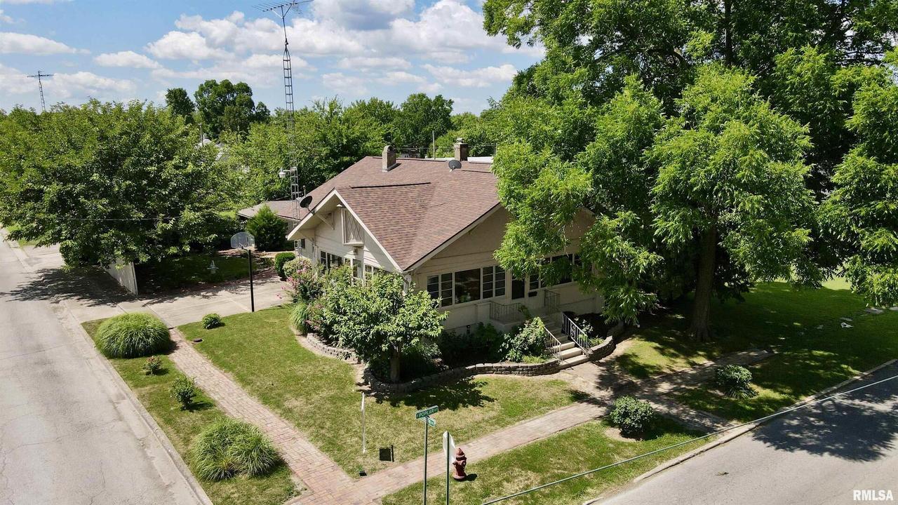 908 E Poplar St., West Frankfort, IL 62896