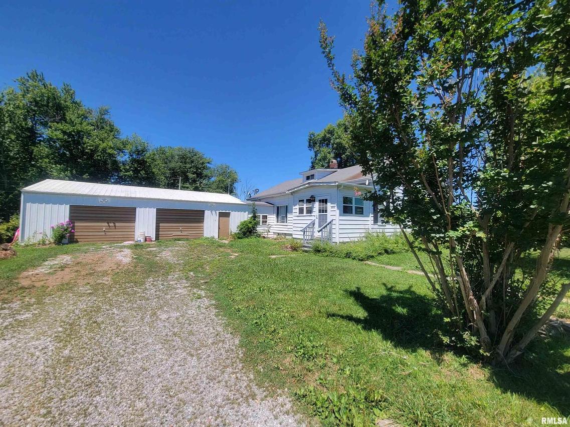 483 N 5th St., Bonnie, IL 62816