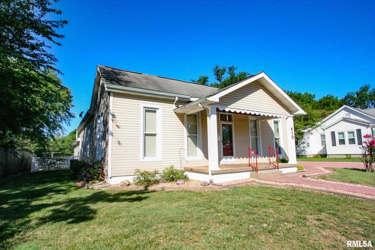 410 S Walnut St., Carmi, IL 62821