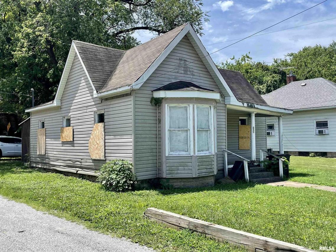 401 W Sycamore St., Carbondale, IL 62901