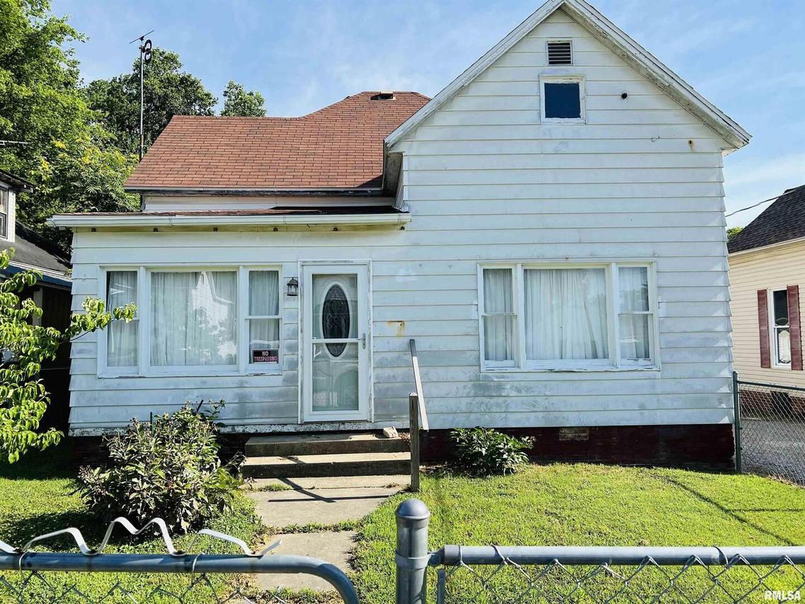 110 W Park St., Harrisburg, IL 62946