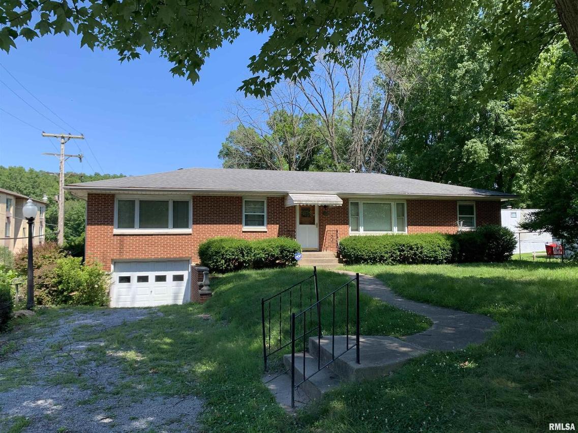 1301 S Wall St., Carbondale, IL 62901