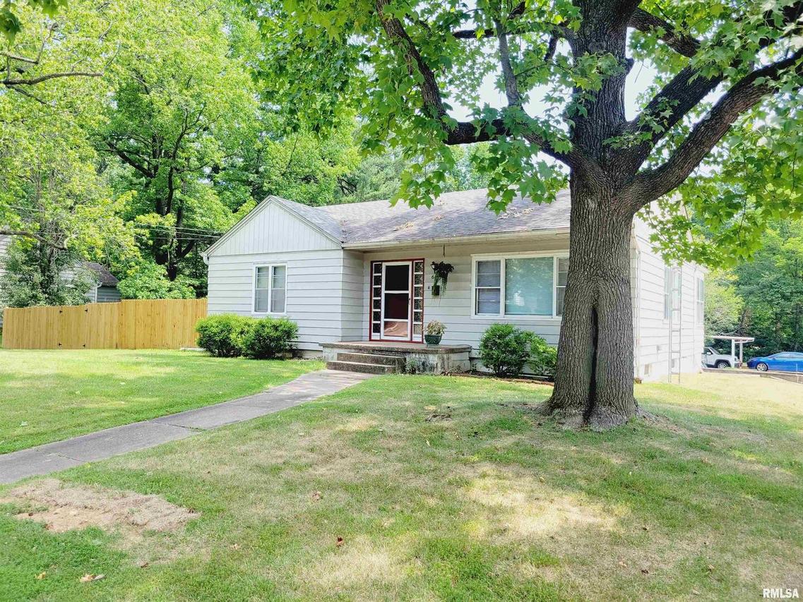 609 S James St., Carbondale, IL 62901