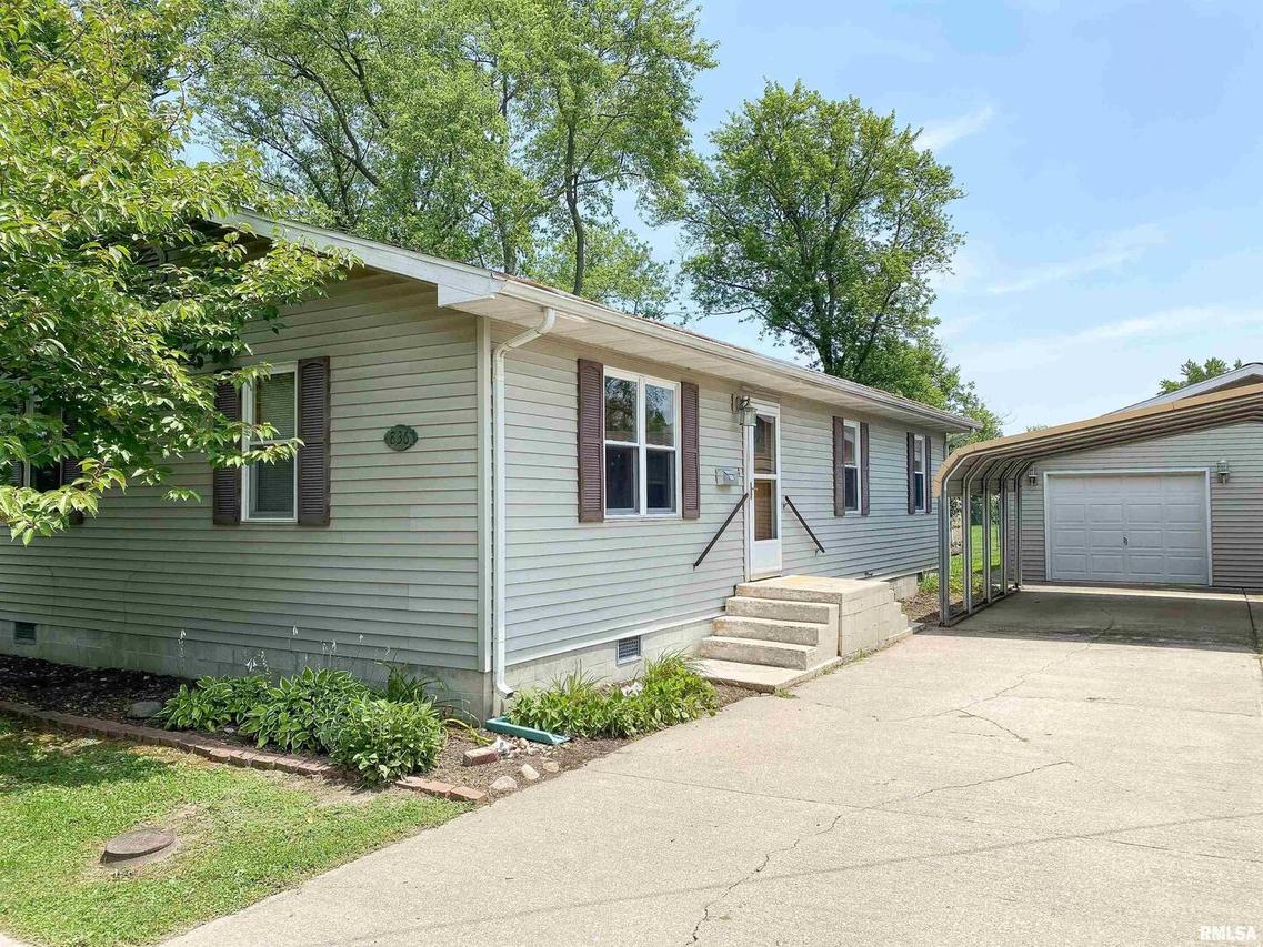 836 E 3rd St., Flora, IL 62839