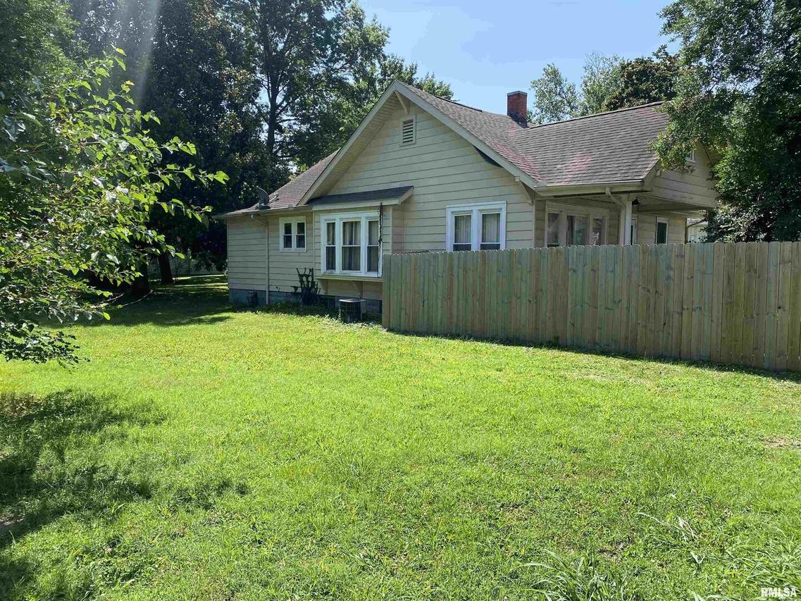 712 S 18th St., Herrin, IL 62948