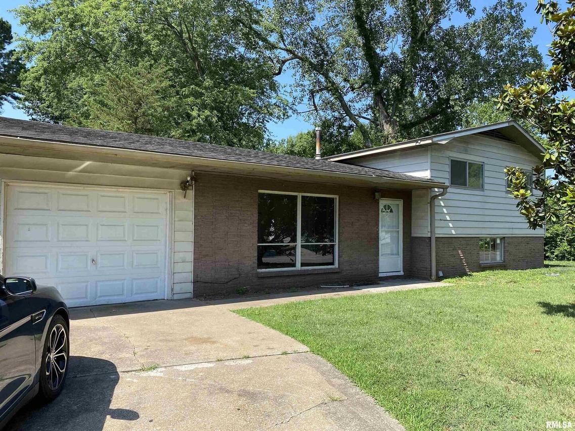 200 S Emerald Ln., Carbondale, IL 62901