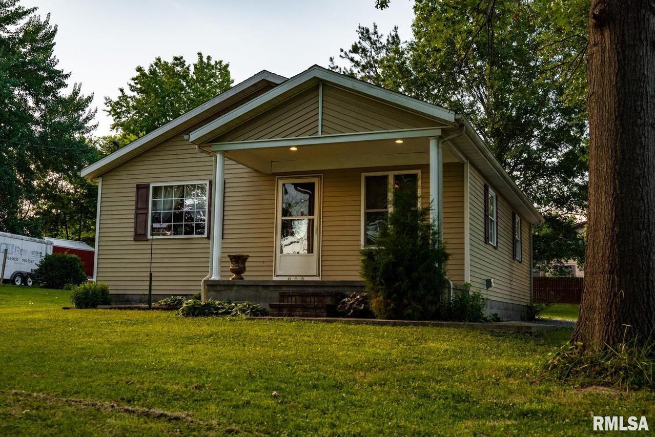 900 W 4th St., Johnstoncy, IL 62951