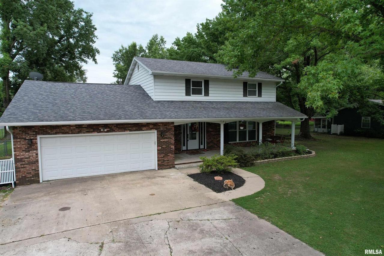 424 N Lakeview Dr., Salem, IL 62881