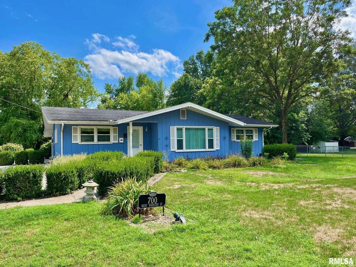 700 W Webster St., Benton, IL 62812