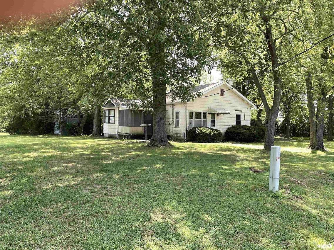 1392 Sandburg Rd., West Frankfort, IL 62896