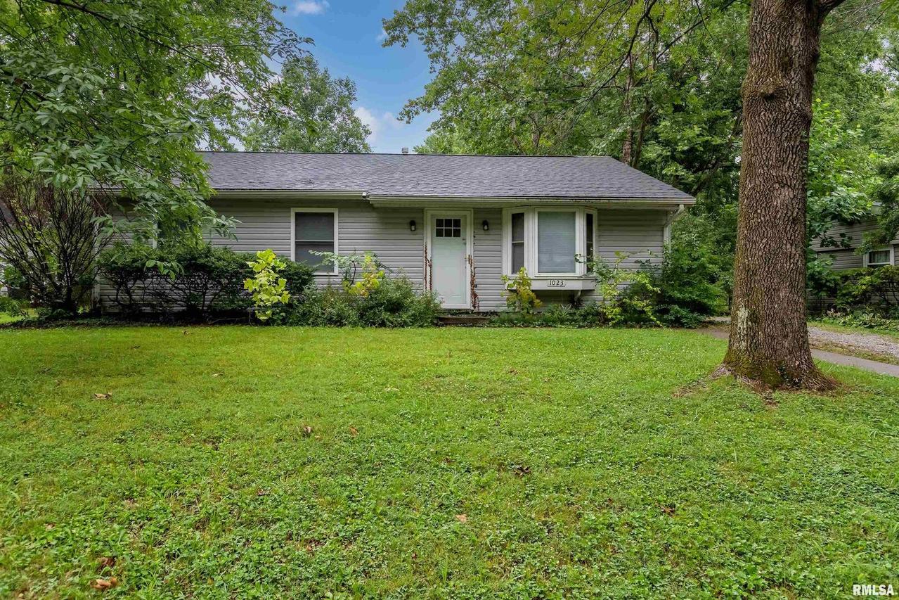 1023 W Laurel St., Carbondale, IL 62901