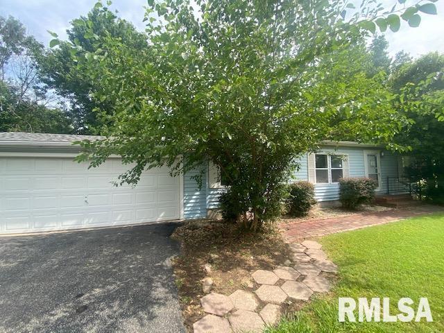 501 W College St., Energy, IL 62933