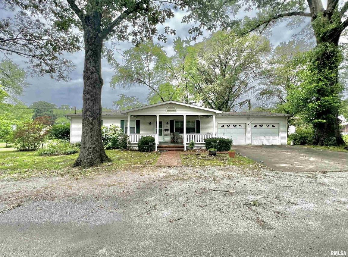 313 W Taylor St., Benton, IL 62812