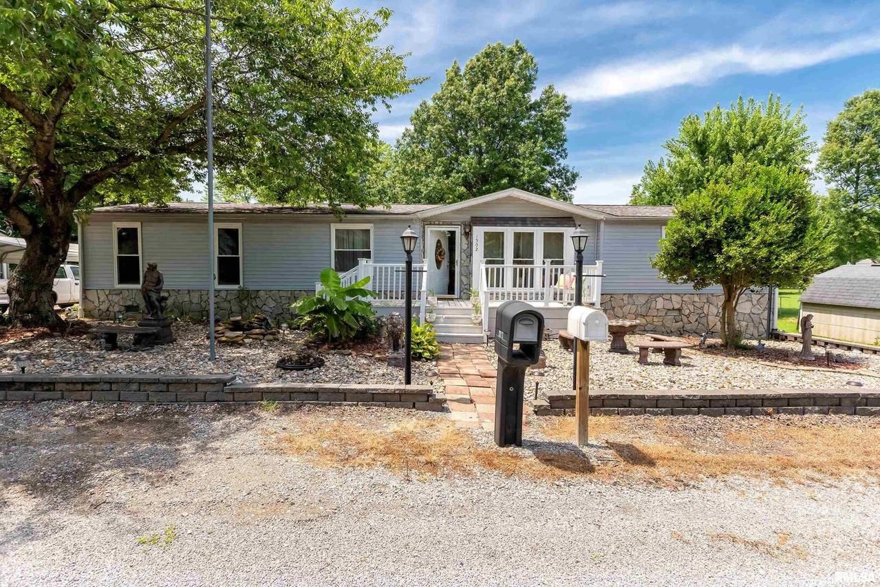 1502 Davis Ave., Johnston City, IL 62951