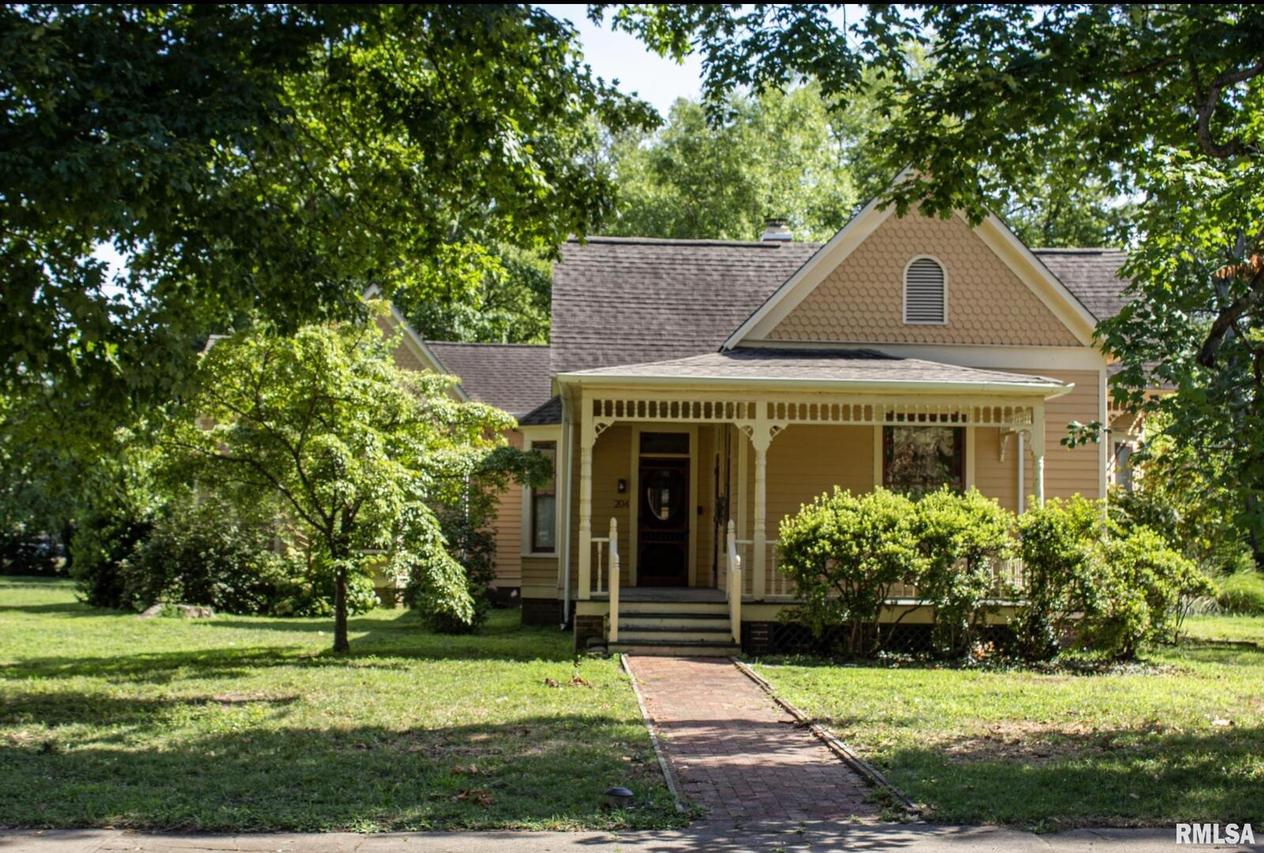 204 W Webster St., Benton, IL 62812