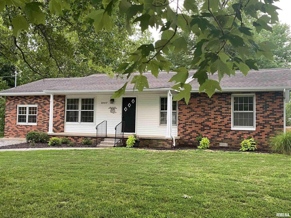 1007 W Grand Ave., Carterville, IL 62918