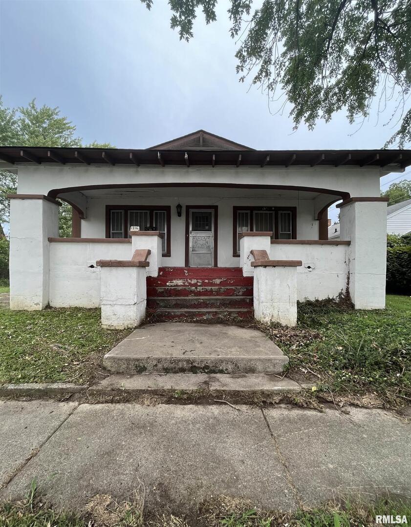 1216 E Broadway St., Centralia, IL 62801