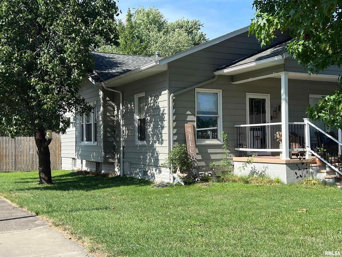 316 W Callie St., Sesser, IL 62884