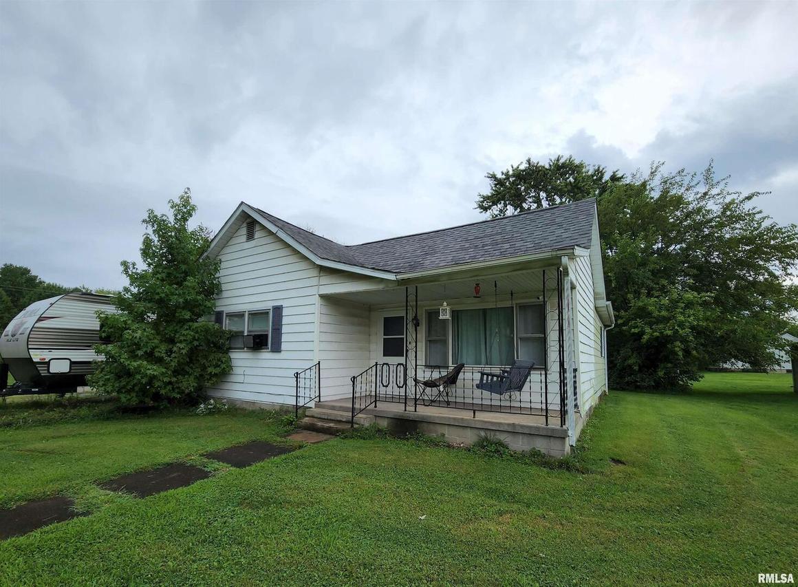 106 S 4th St., Dahlgren, IL 62828