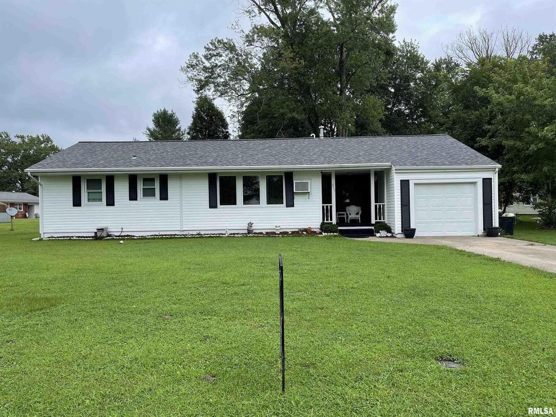 527 Tar Springs Dr., Carmi, IL 62821