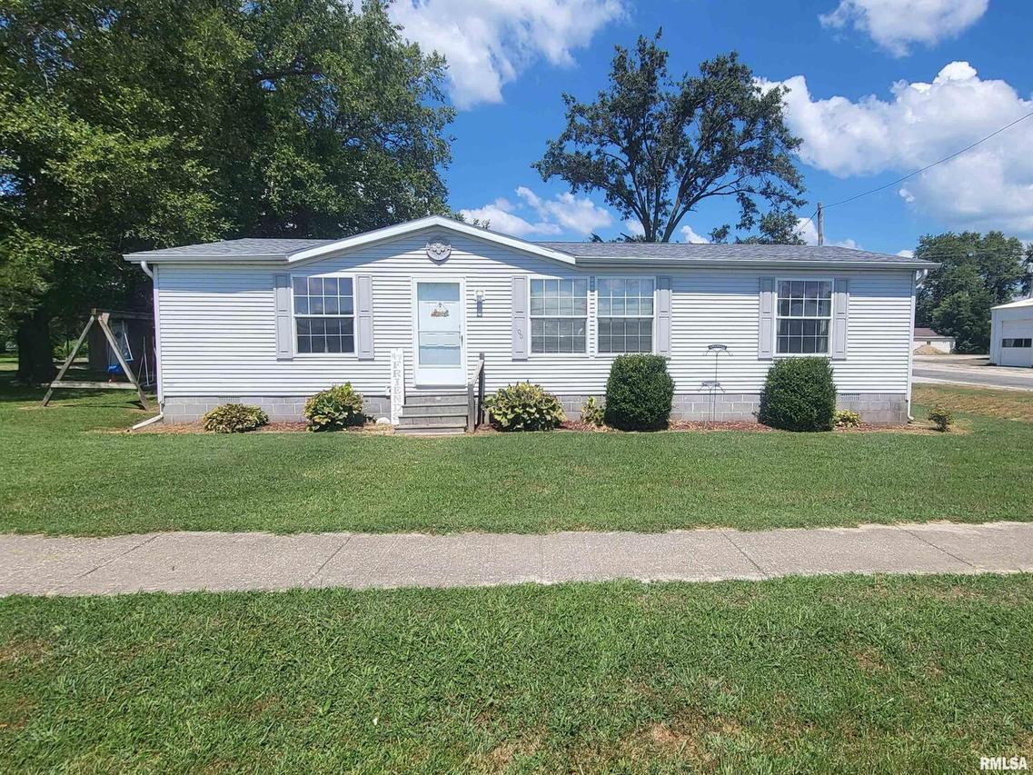 100 W Kirkwood St., Odin, IL 62870