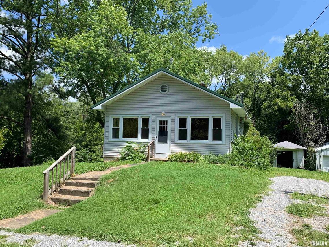 109 S Wilmington Ave., Orient, IL 62874