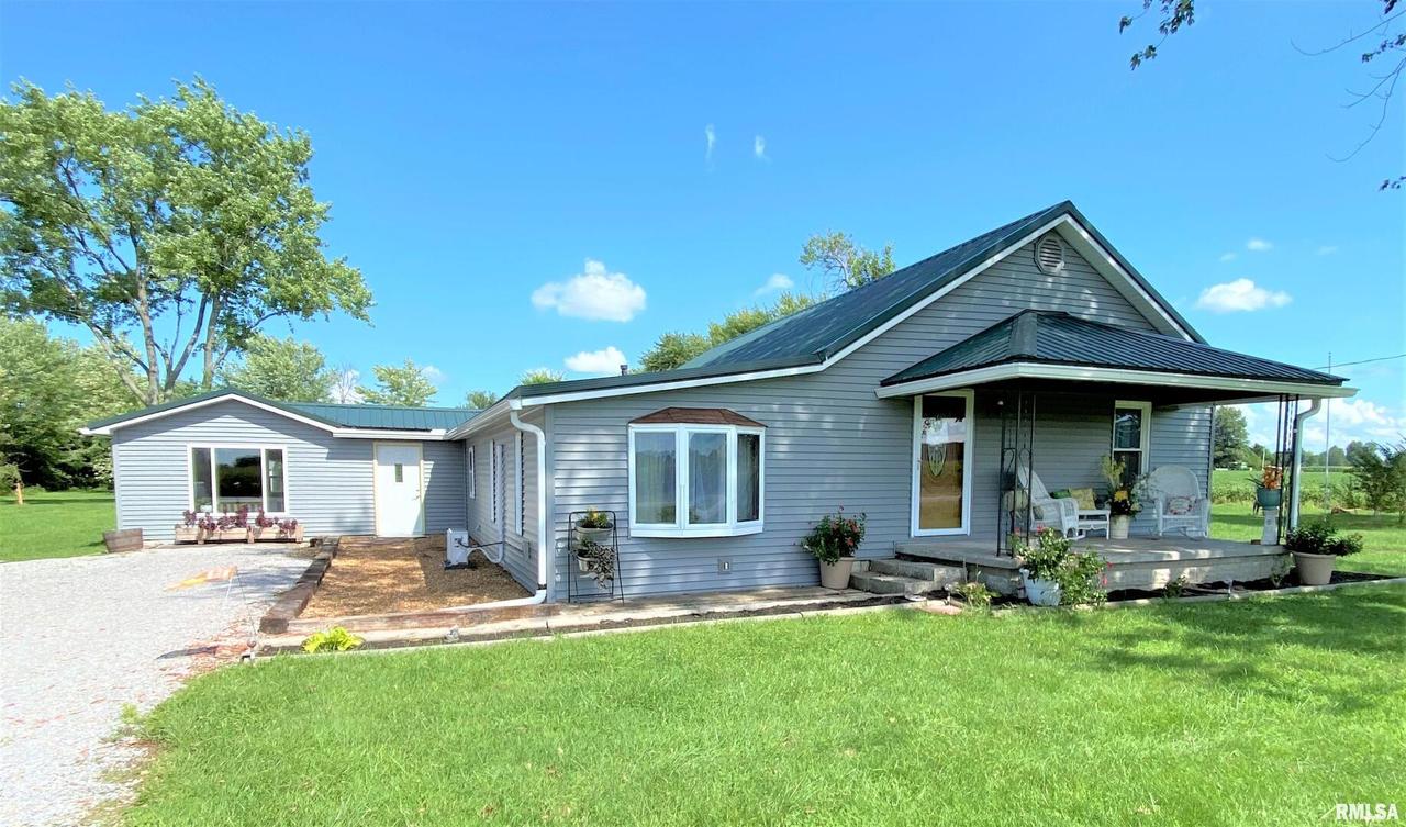 2076 N State Rd., Flora, IL 62839