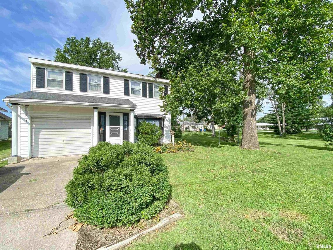151 Willow St., Flora, IL 62839