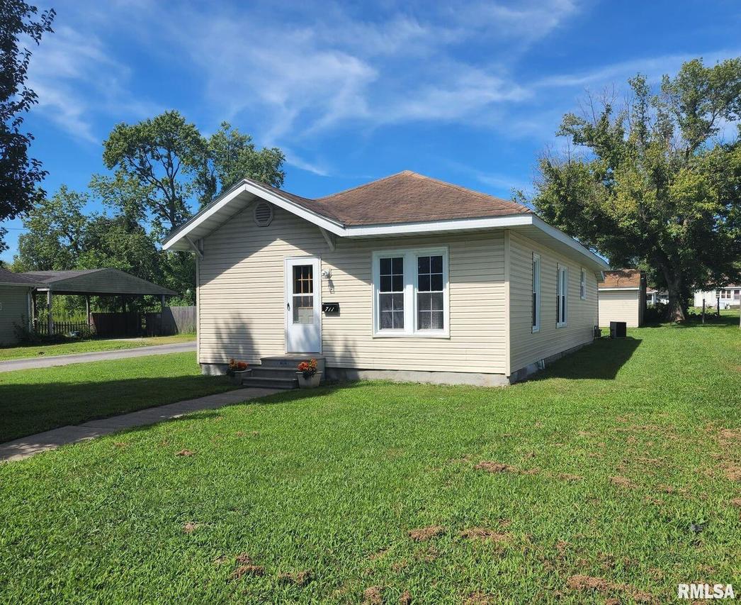 711 S Thomas St., Christopher, IL 62822