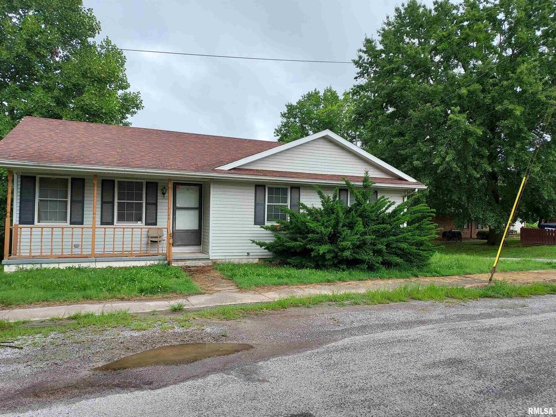 559 4th St., Rosiclare, IL 62982