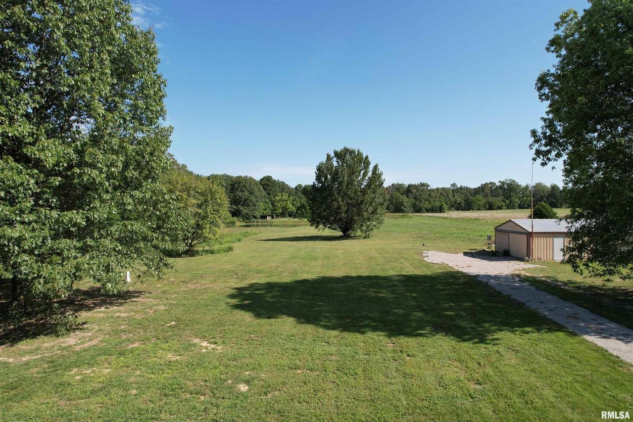 9912 Homestead Rd., Dix, IL 62830