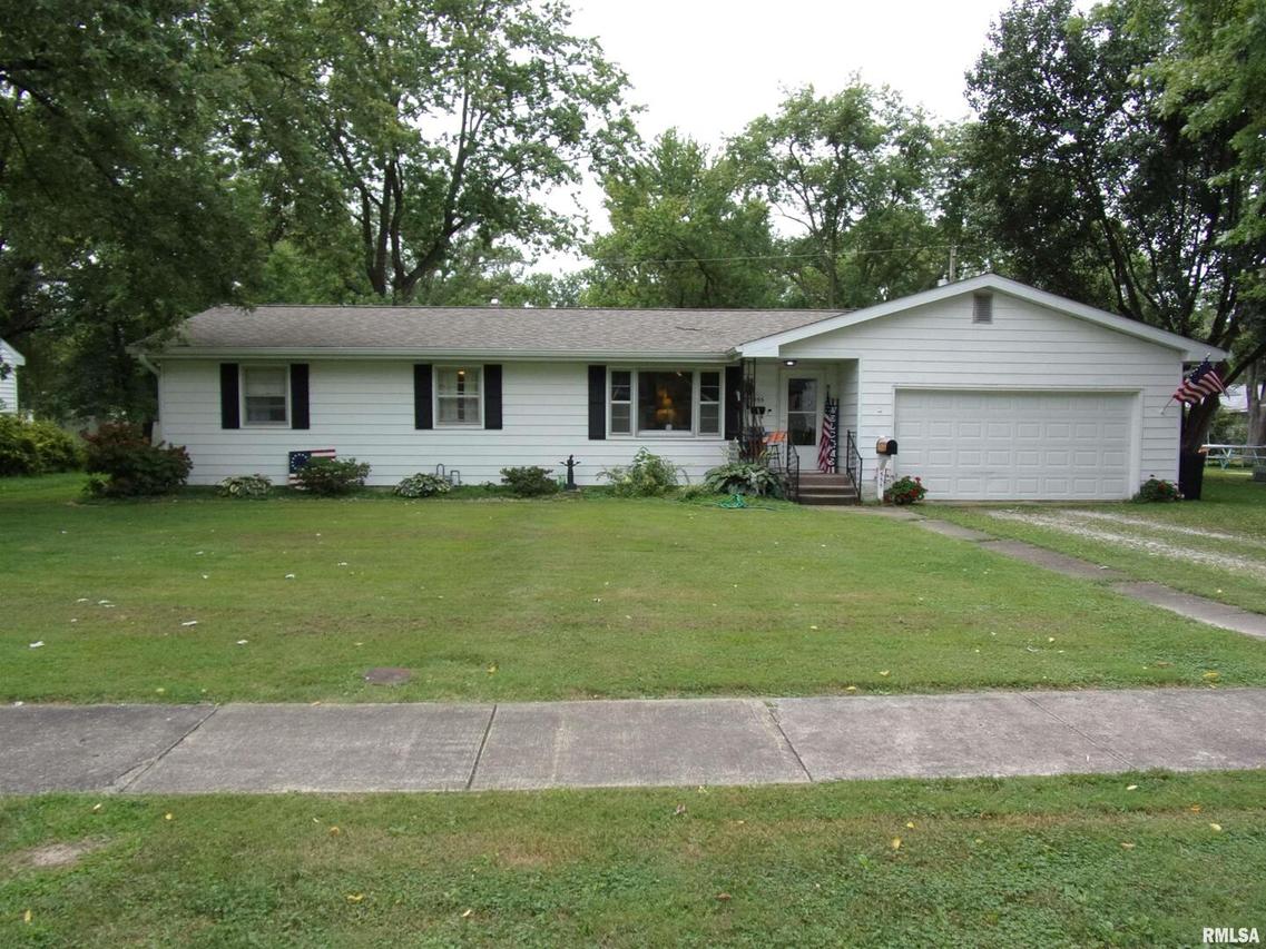 555 Warmouth St., Salem, IL 62881