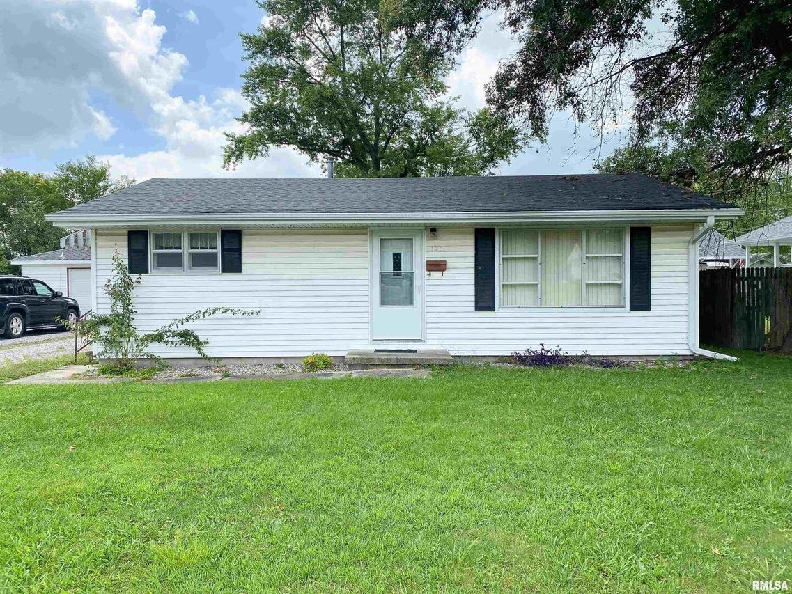 121 Thomas St., Flora, IL 62839