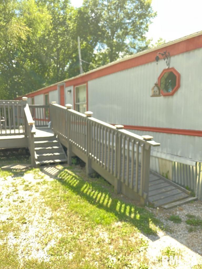 305 E South Ave., Bluford, IL 62814