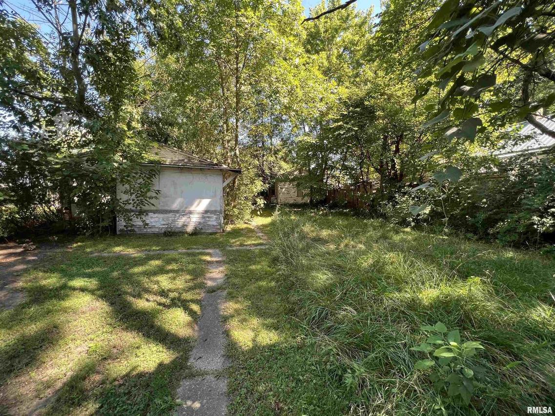 406 E Church St., Salem, IL 62881