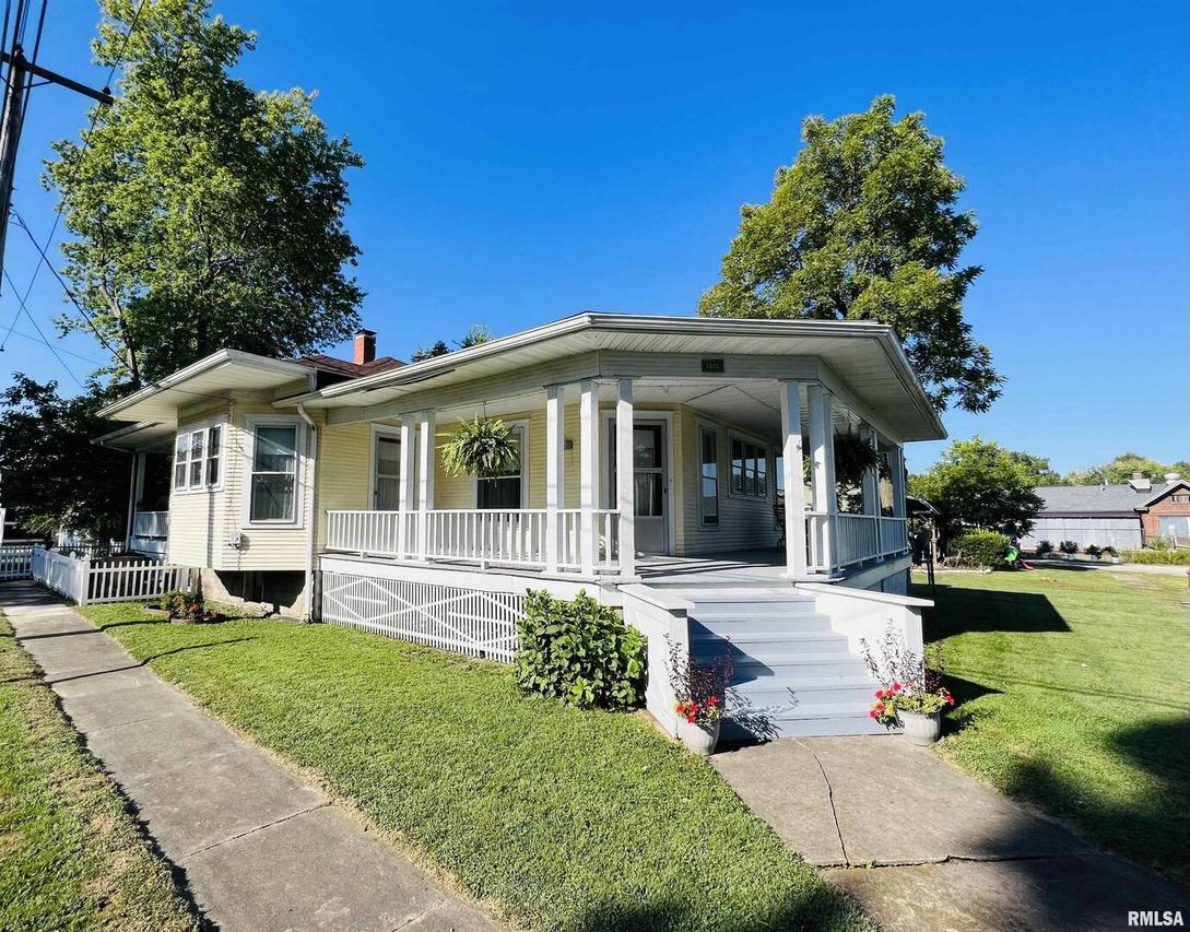 1015 E Mcmackin St., Salem, IL 62881