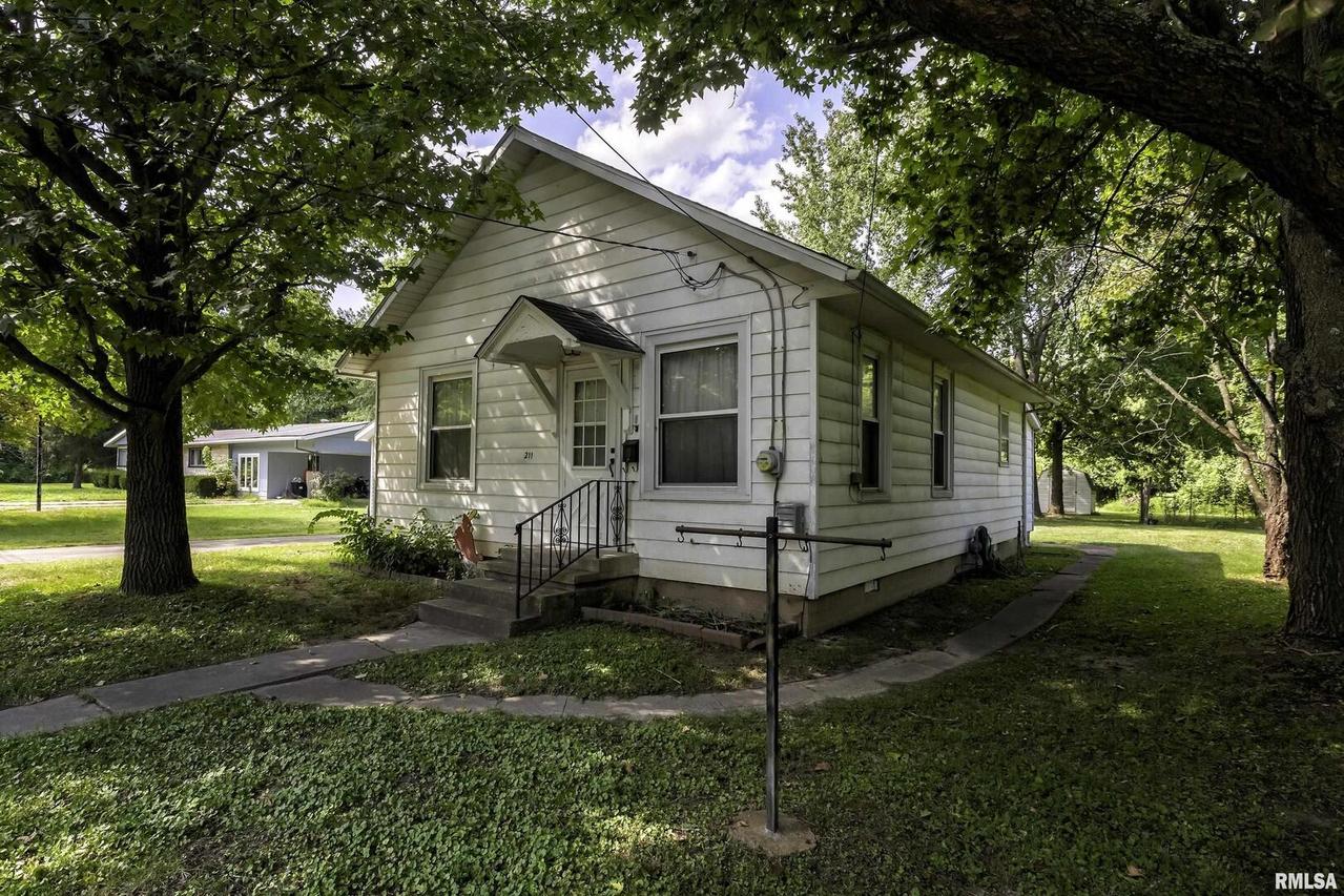211 W Bryan St., Herrin, IL 62948