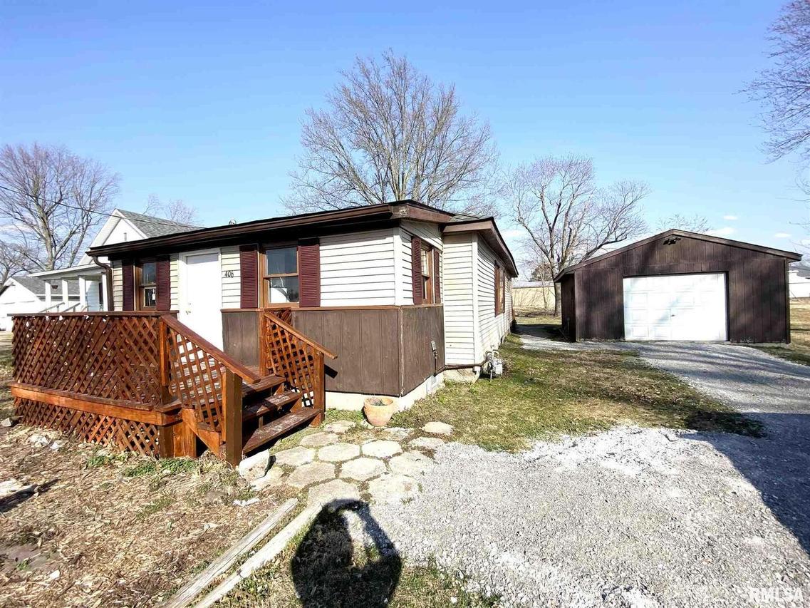 406 S Clay St., Sesser, IL 62884