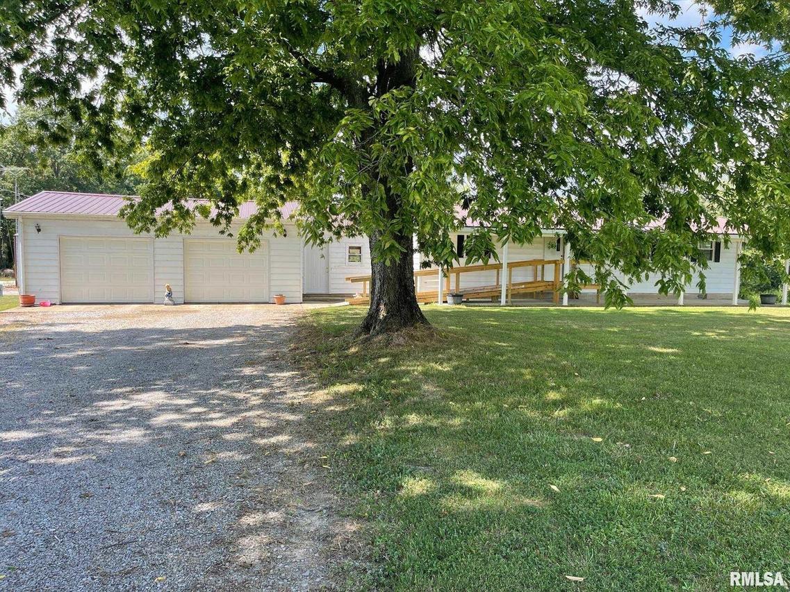 15065 Shiloh Cemetery Rd., Whittington, IL 62897