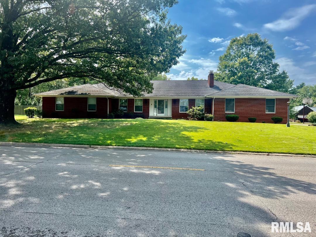 1225 E Calumet St., Centralia, IL 62801