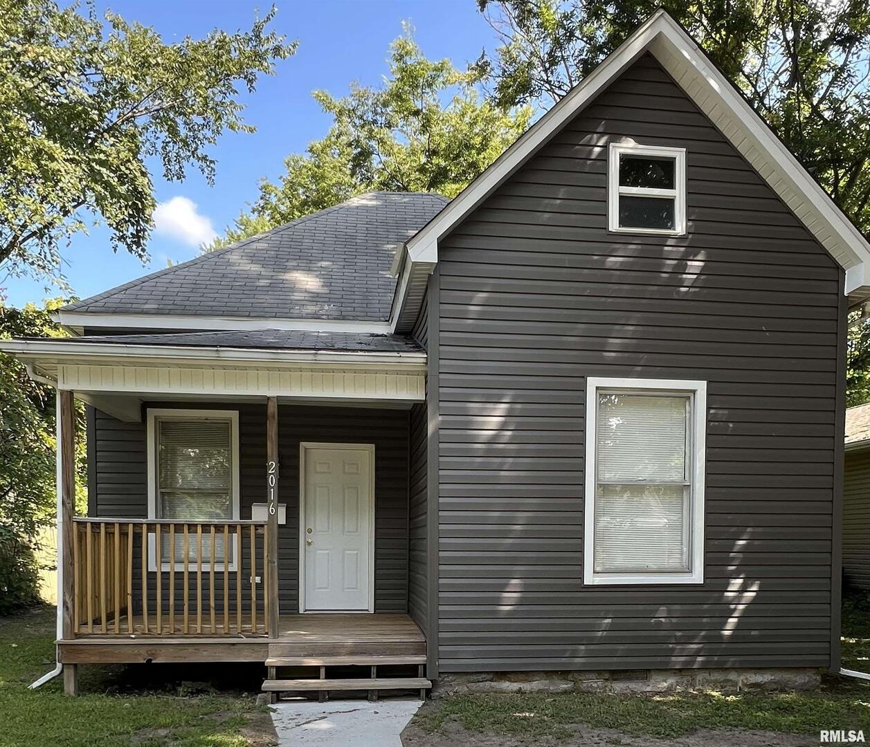 2016 Division St., Murphysboro, IL 62966