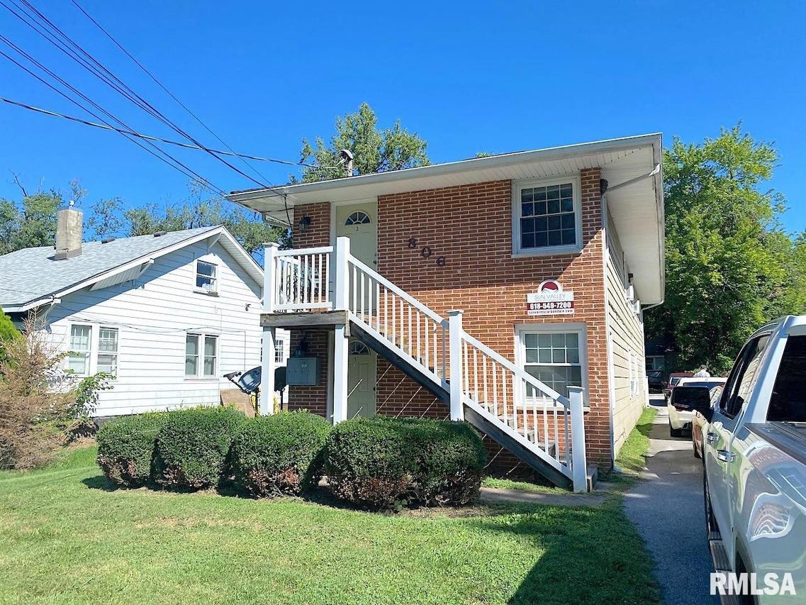 806 W College St., Carbondale, IL 62901