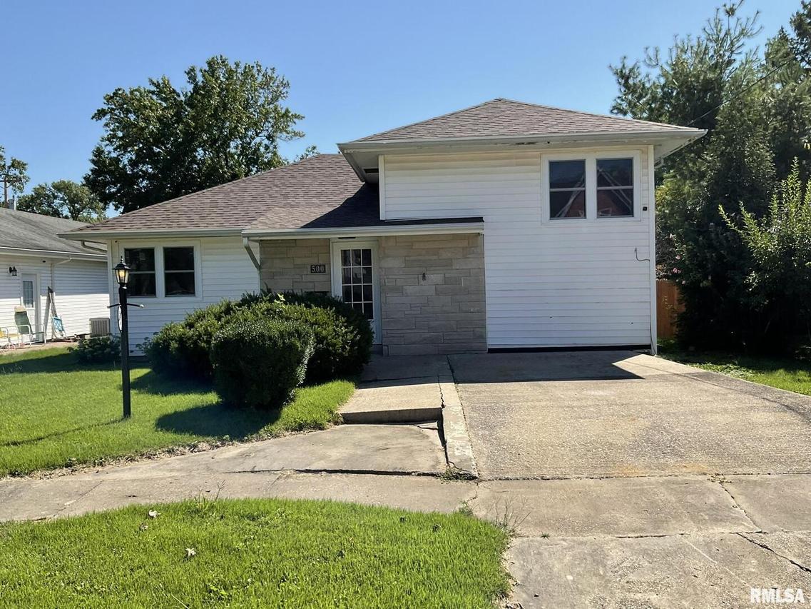 500 SE 4th St., Fairfield, IL 62837