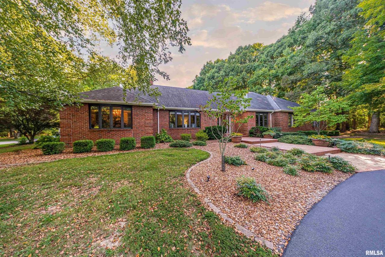 1200 E Clark Trail, Herrin, IL 62948