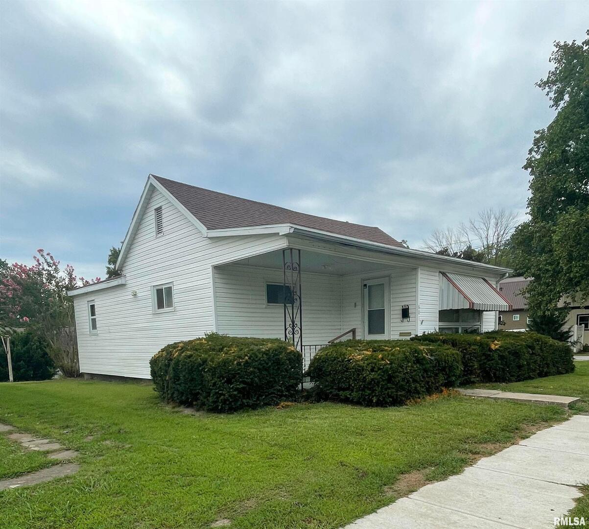 601 S State St., Christopher, IL 62822