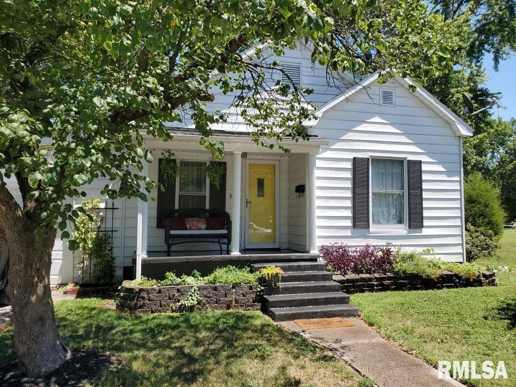 302 S State St., Christopher, IL 62822