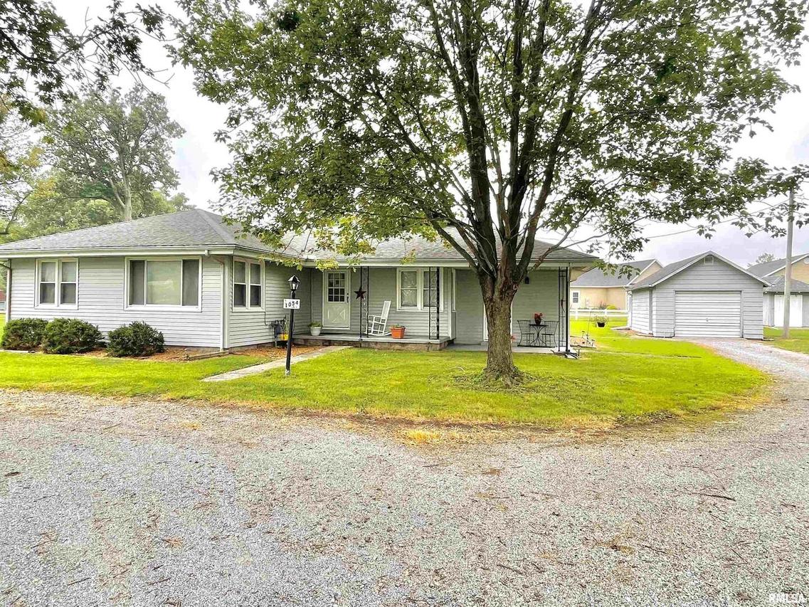 1054 W North Ave., Flora, IL 62839