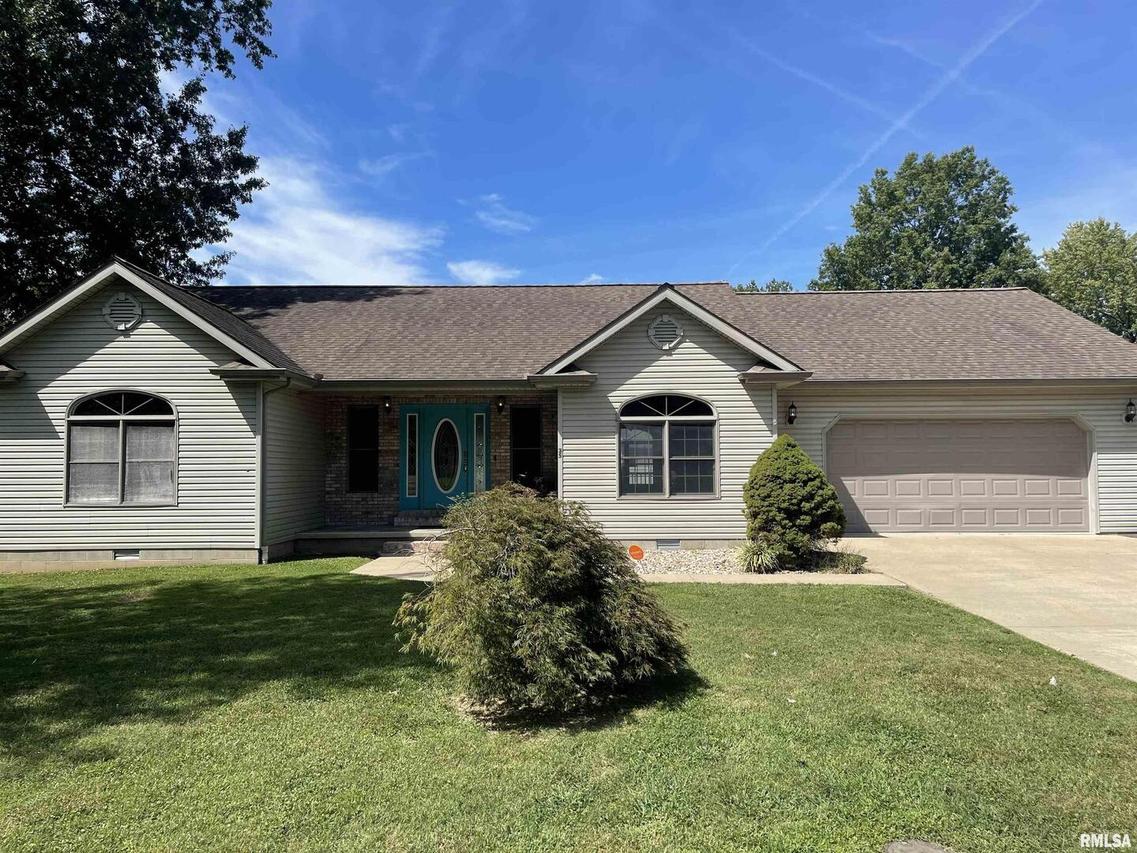35 Douglas Dr., Herrin, IL 62948